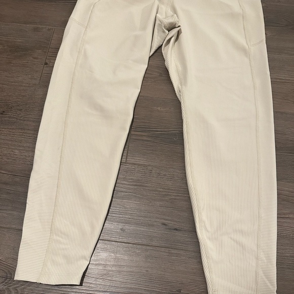 Old Navy Active Powersoft Leggings - Picture 6 of 8